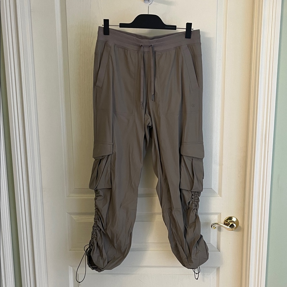 lululemon athletica women’s Taupe Cargo Pants